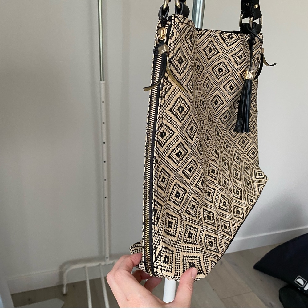 The Switch Bag in Diamond Raffia - Picture 3 of 16